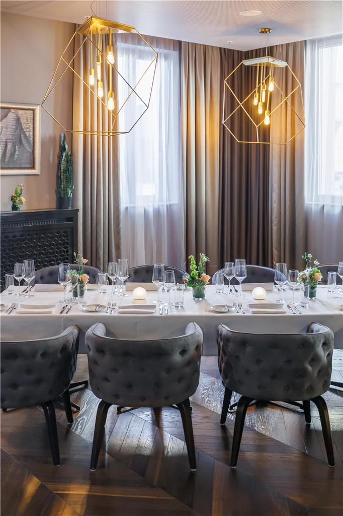 Park Plaza Lounge Dinner Setting