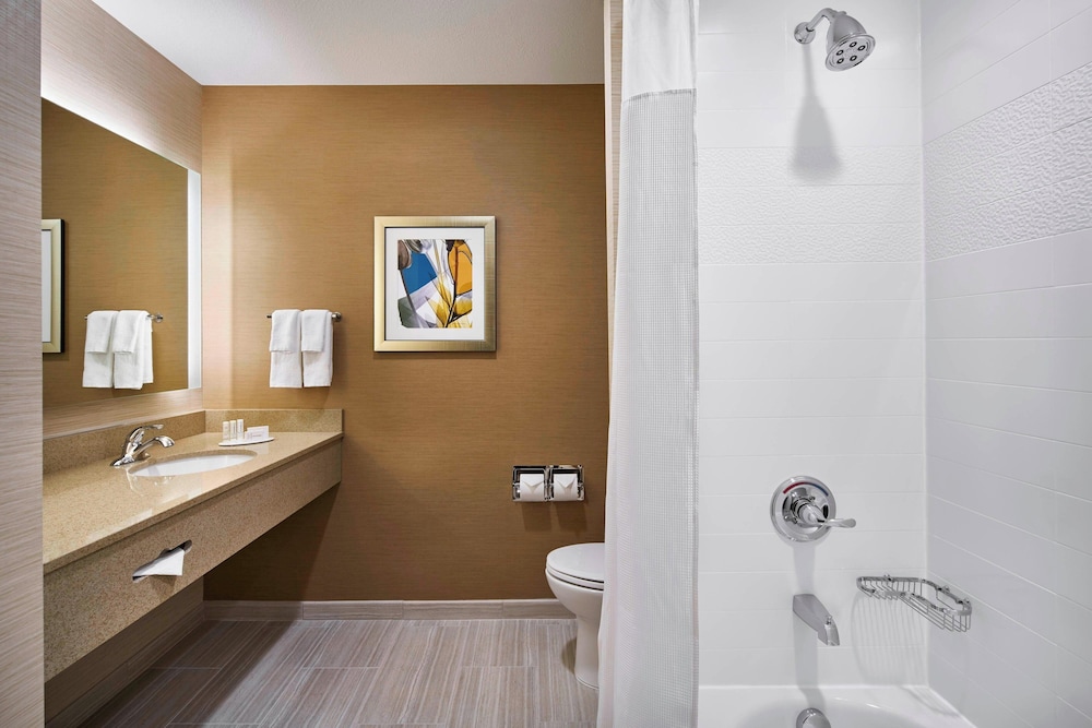 Fairfield Inn & Suites by Marriott Alexandria - photo 8