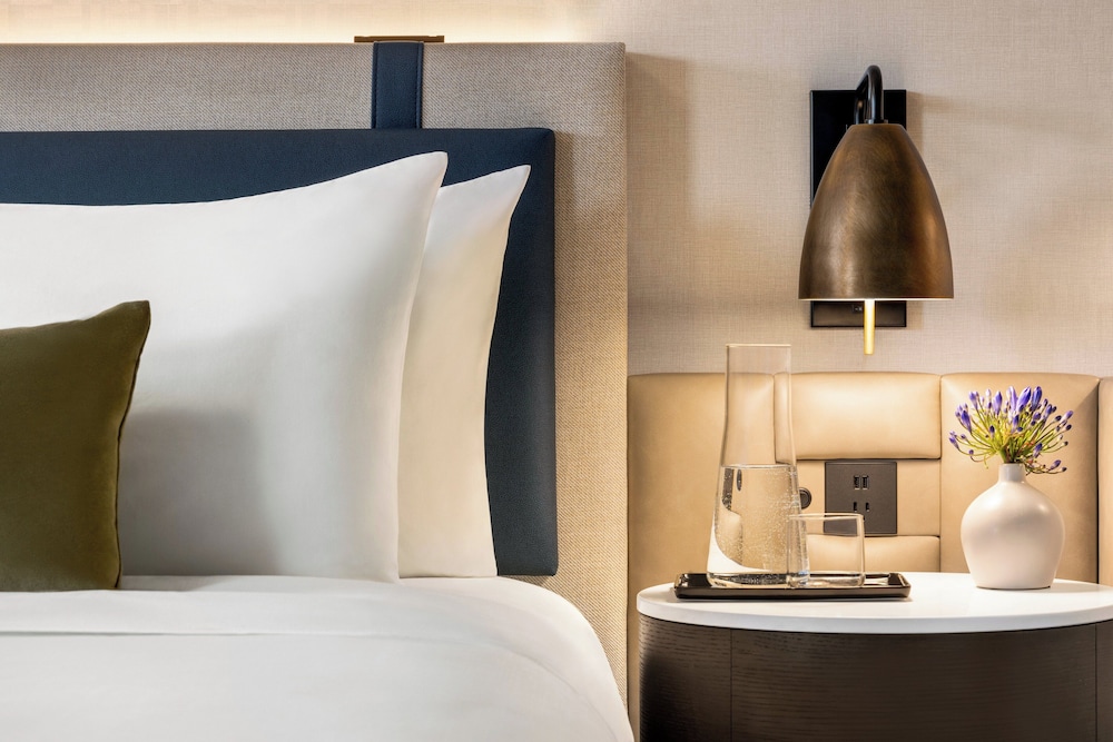 Crowne Plaza Edison by IHG - photo 11