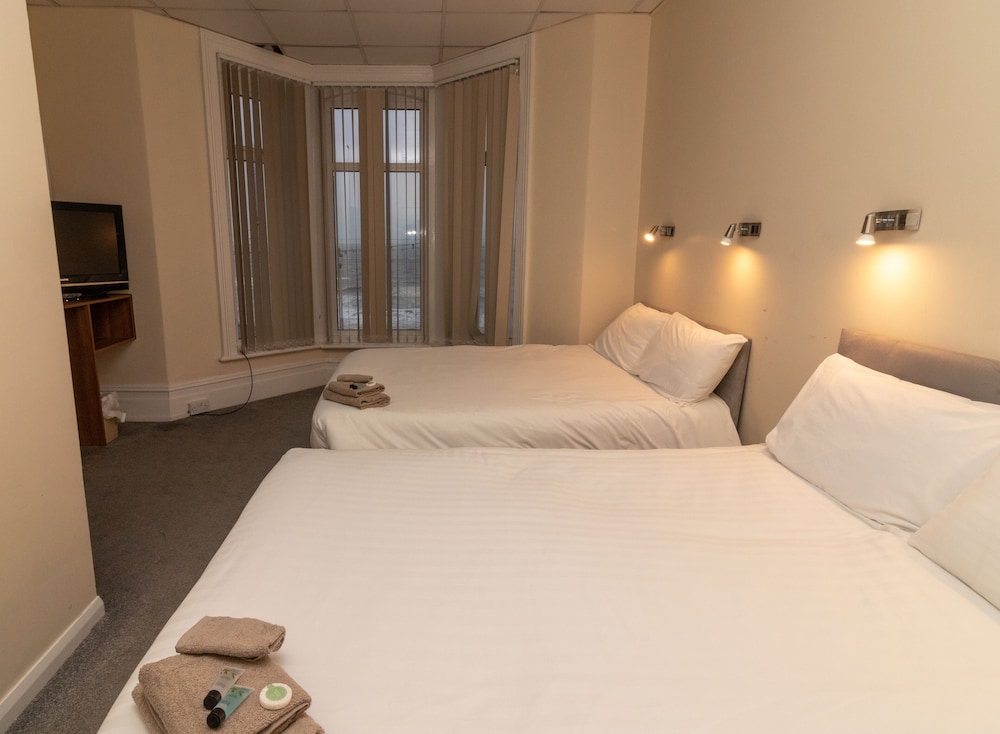 The Starlux Hotel — Blackpool — photo 3