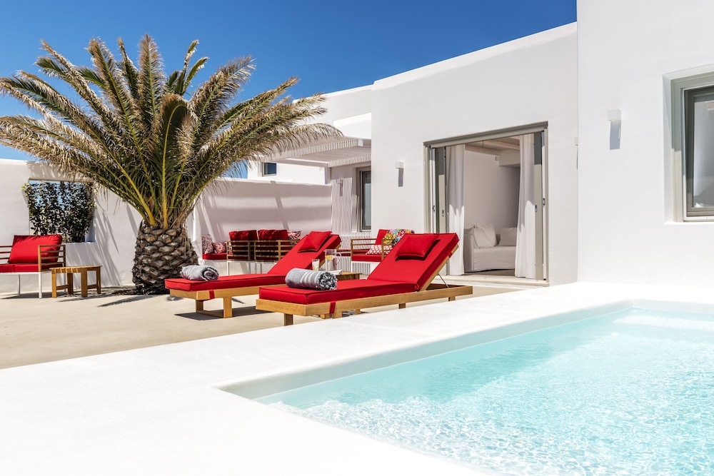 O Lofos Luxury Boutique Suites in Agios Stefanos, Greece