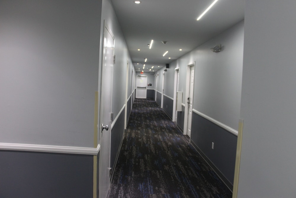 Douglas Inn And Suites - photo 27