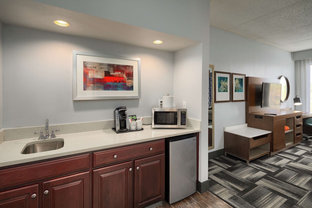 Hampton Inn Louisville Northeast - photo 20