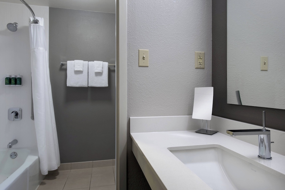 Courtyard by Marriott Lincroft Red Bank - photo 9