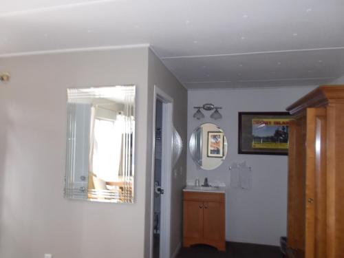 The Atomic Inn - photo 6