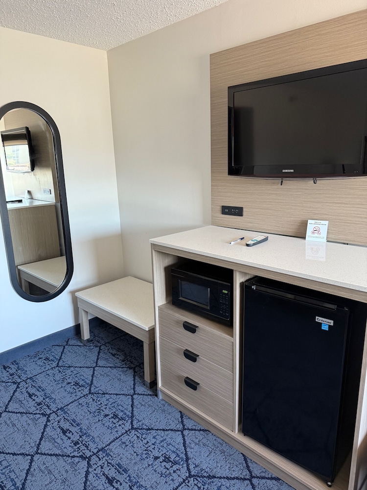 Baymont by Wyndham Columbia MO - photo 10