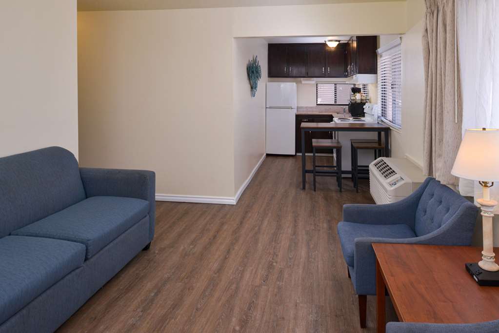 Edgewater Inn And Suites - photo 21