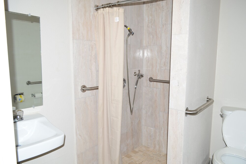 Harmony Inn and Suites - photo 18