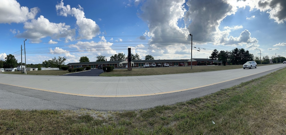 Hillcrest Motel By OYO Aurora IN Near Lawrenceburg - photo 33