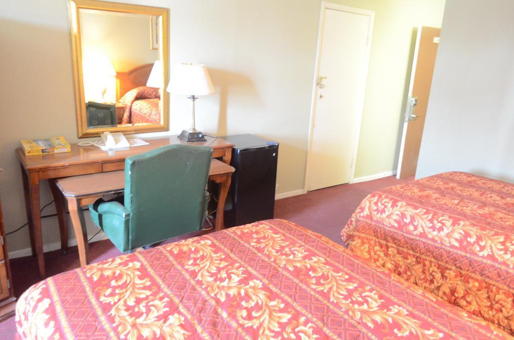 Red Carpet Inn Hornwood Drive - photo 14