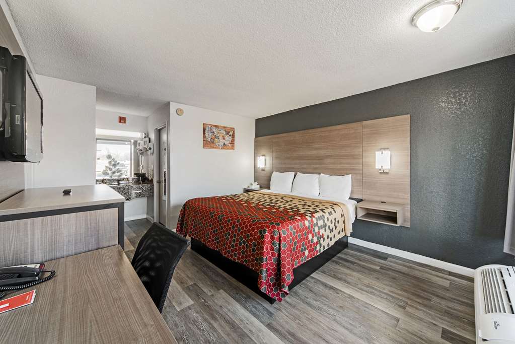 Econo Lodge And Suites Bricktown - photo 7