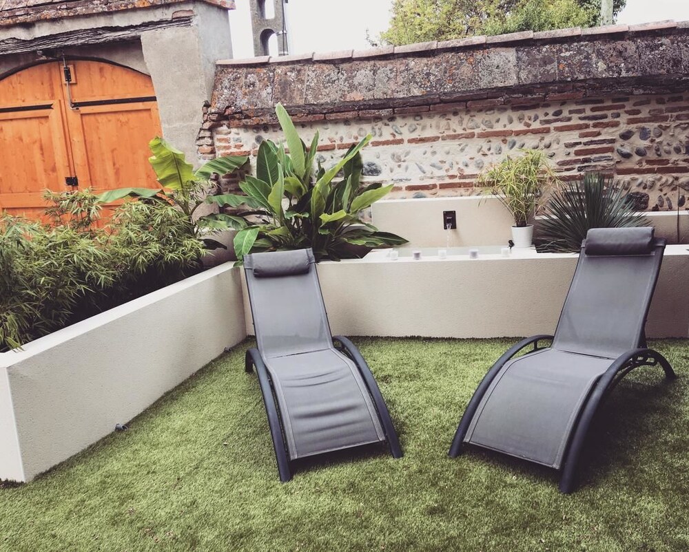 O huis clos — hotel in Noe