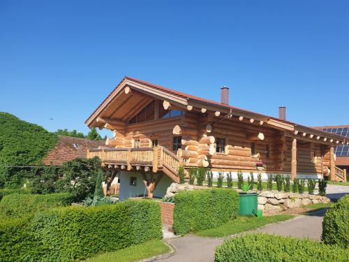Hüttenzauber Laumer — 4-Star Luxury Hotel in Worth An Der Donau, Germany