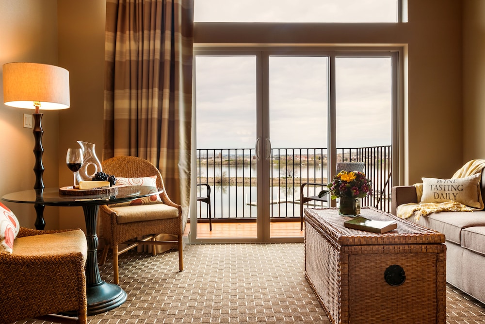 The Lodge at Columbia Point - photo 2