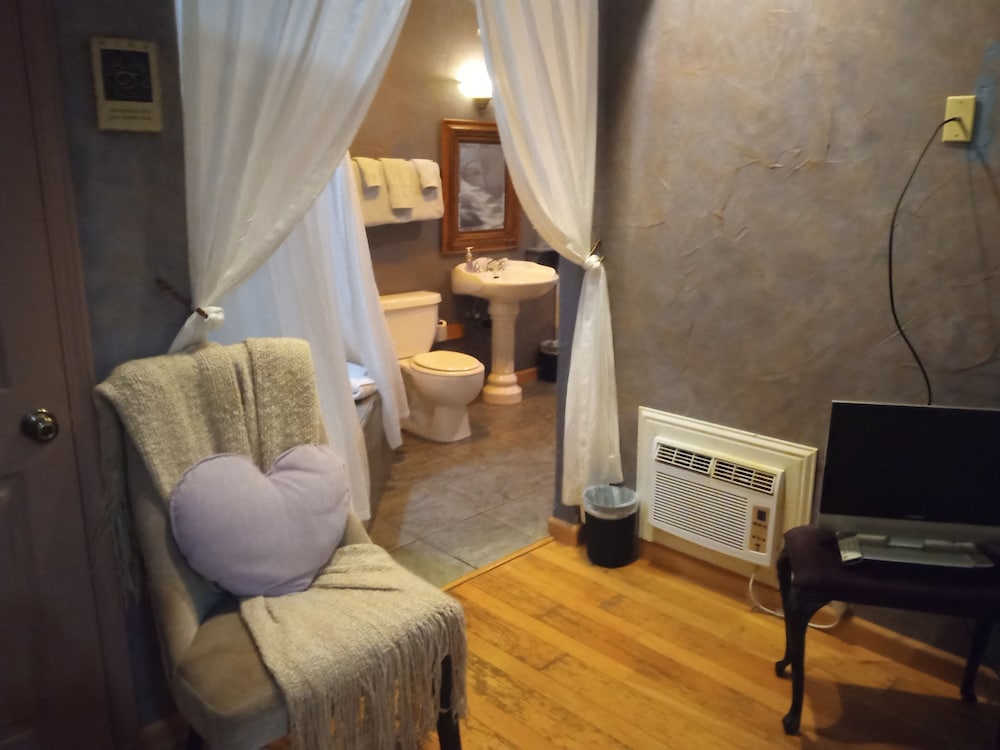 All Season's Groveland Inn - photo 19