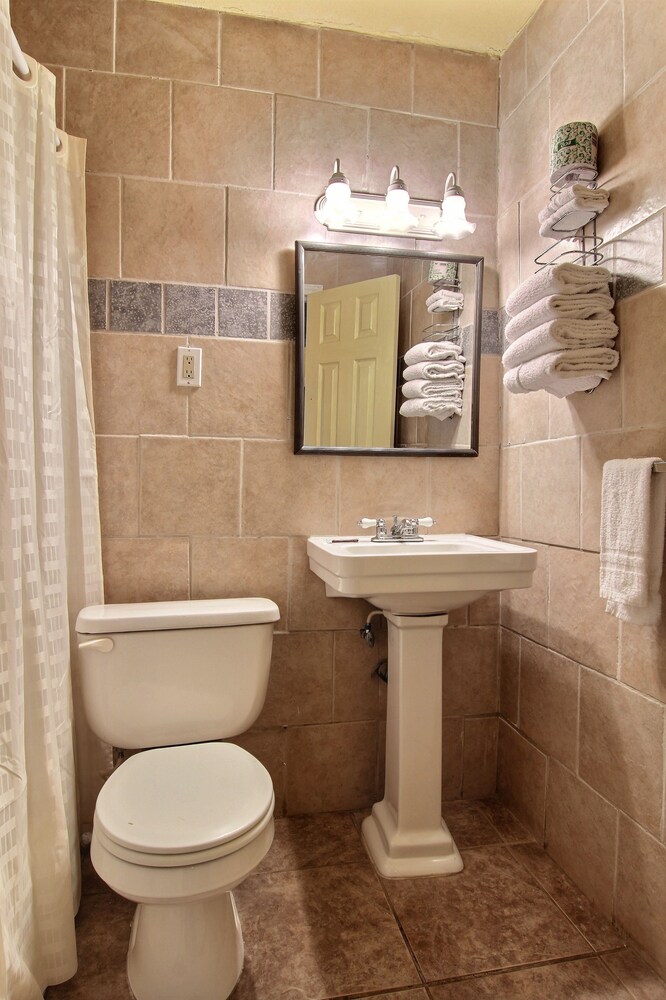 Shark Reef Resort Motel & Cottages - photo 16