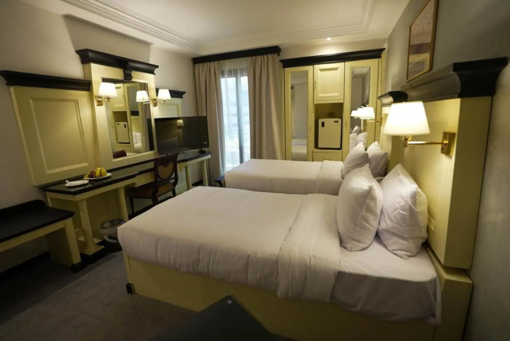 Morris Hotel