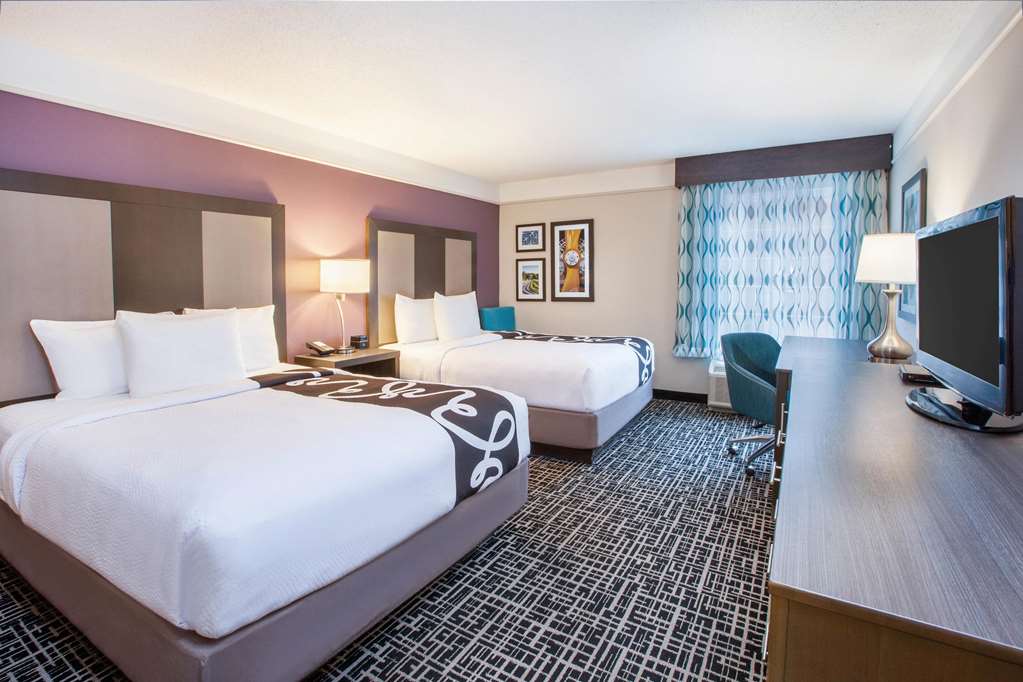 La Quinta Inn & Suites by Wyndham Cincinnati Airpt Florence - photo 15