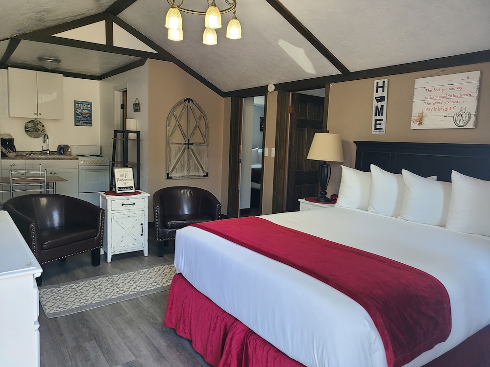 Lamplighter Cabins & Suites - photo 17