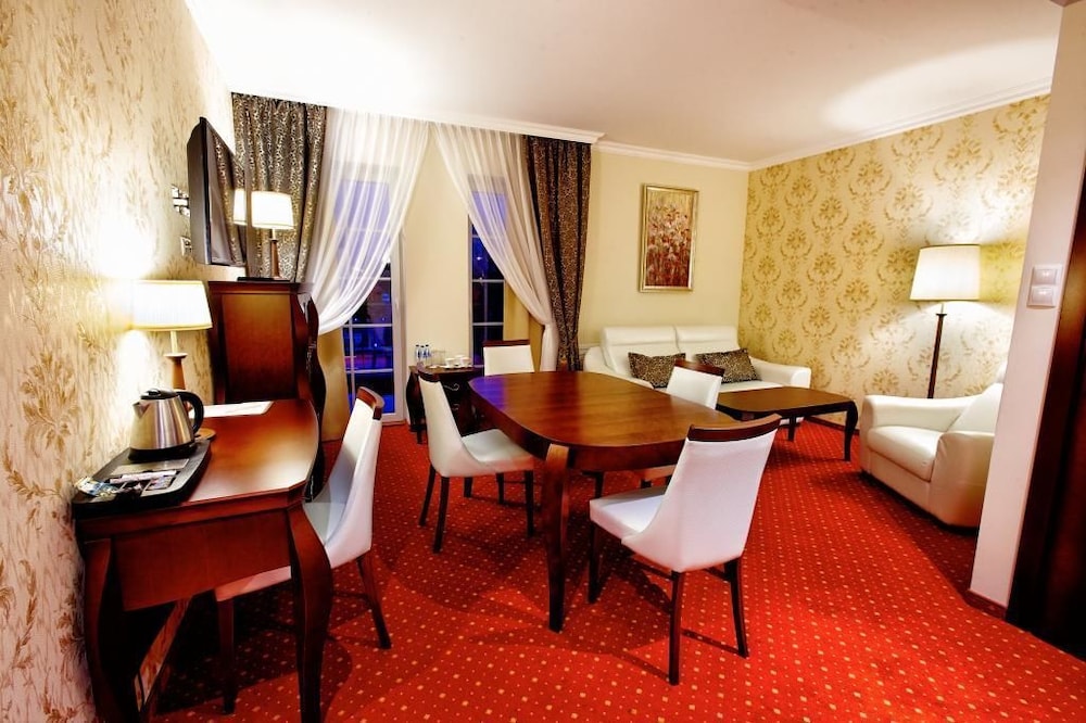 Hotel Splendor — Stare Babice — photo 4