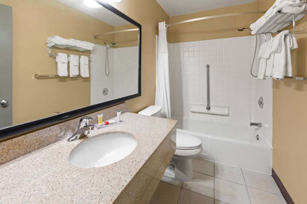 Days Inn by Wyndham Wauseon - photo 25