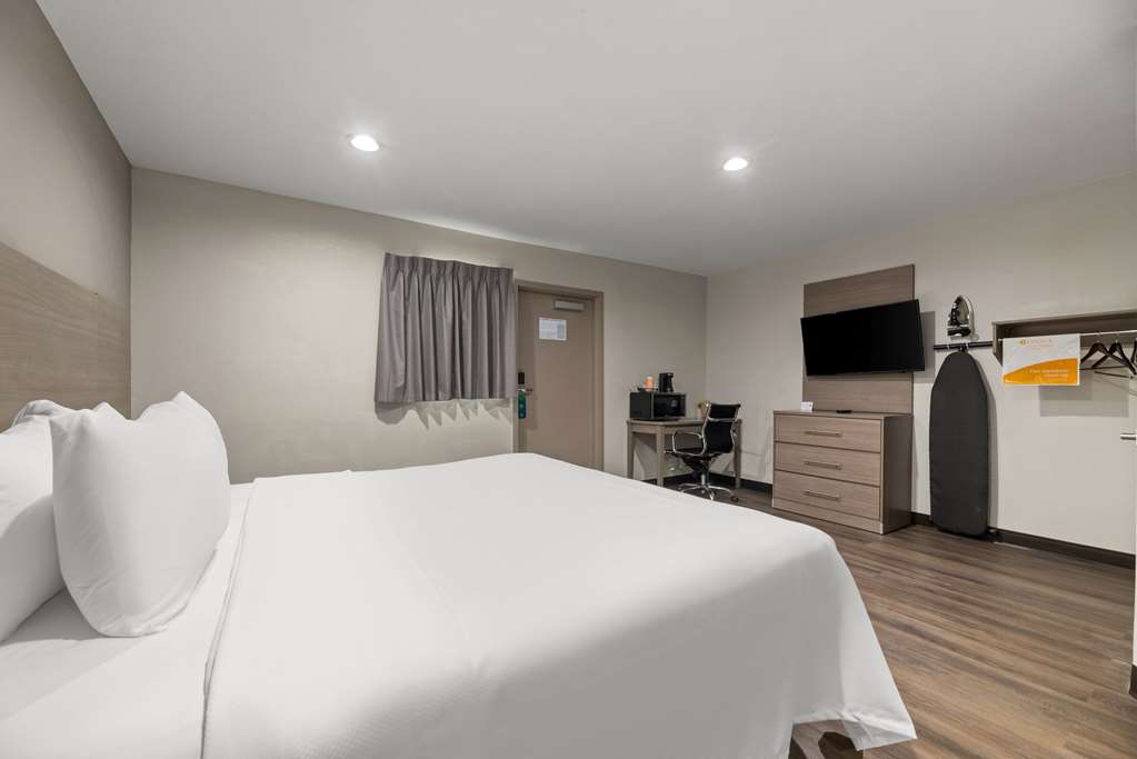 Quality Suites Wildwood The Villages - photo 16