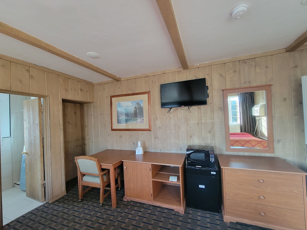 Townhouse Motel - photo 25