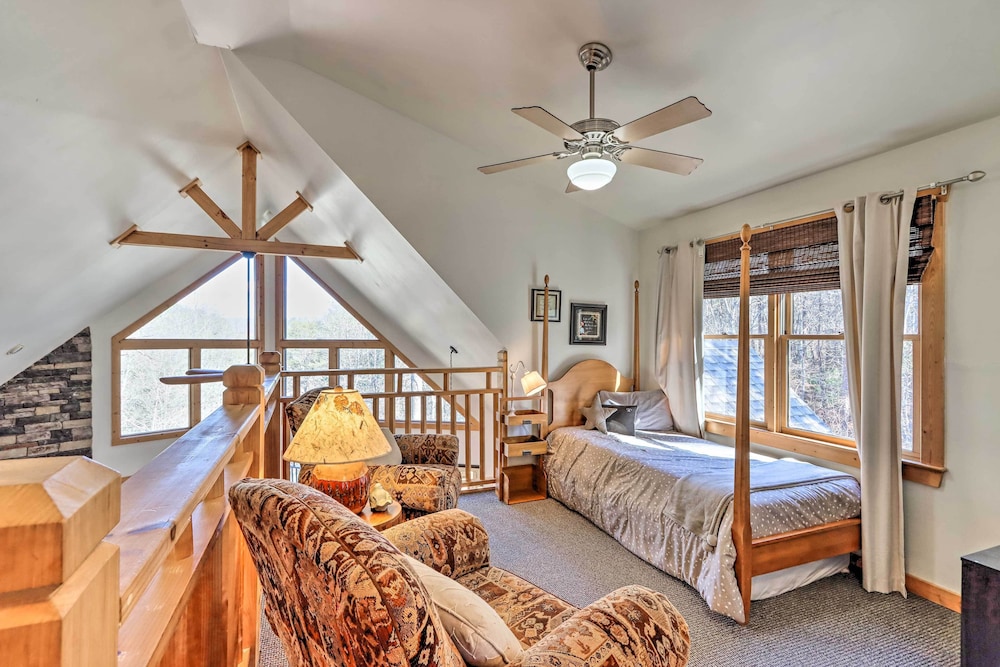 Spacious Ellijay Resort Home w Hot Tub - photo 12
