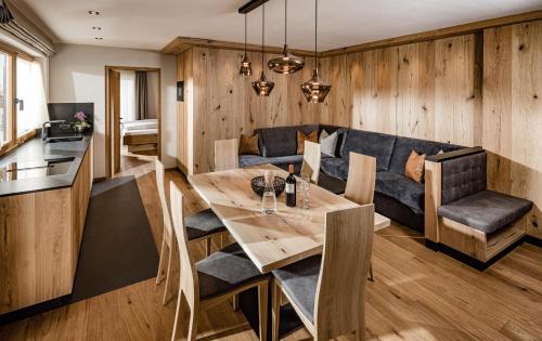 Apartments Belaval — 4-Star Luxury Hotel in Santa Cristina Valgardena, Italy