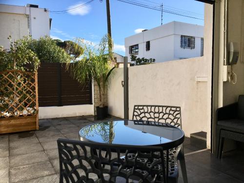 Plage a 400 M Studio Tout Confort Terrasse Clim Parking in Hyeres, France