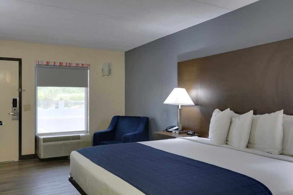 Baymont by Wyndham Ridgeland I 95 - photo 14