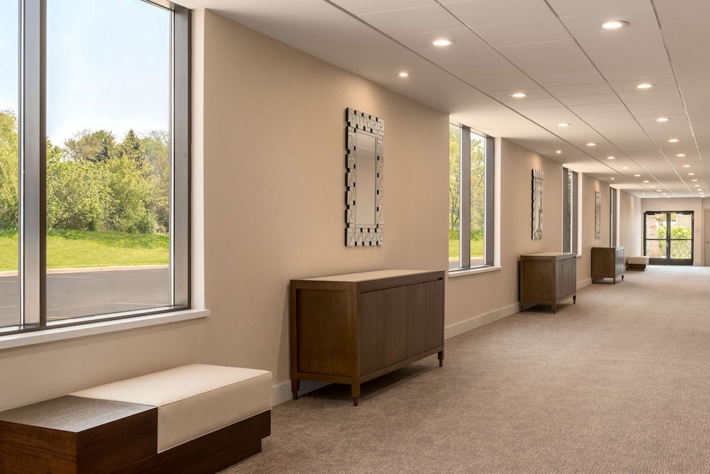 Embassy Suites by Hilton Milwaukee Brookfield - photo 97