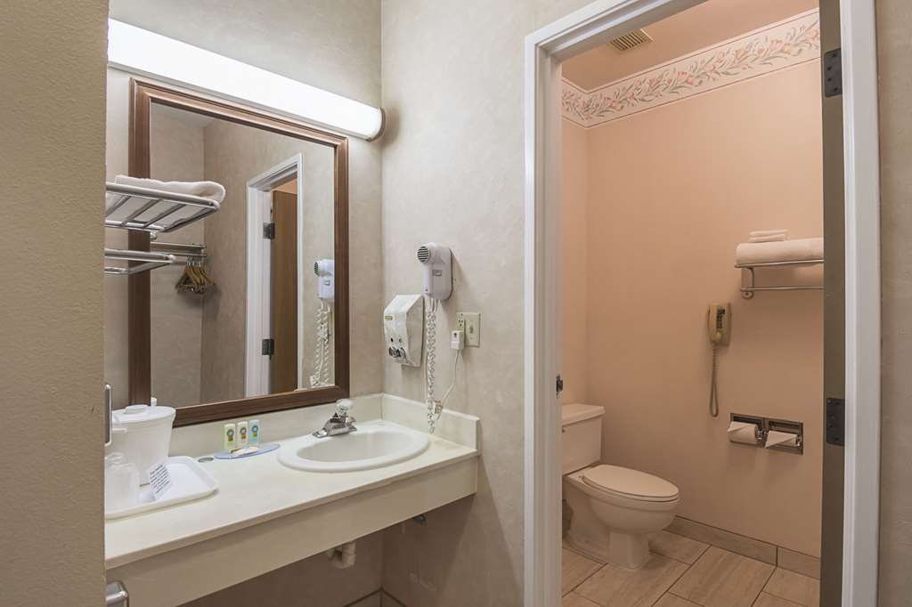 Quality Inn Fresno Yosemite Airport - photo 22