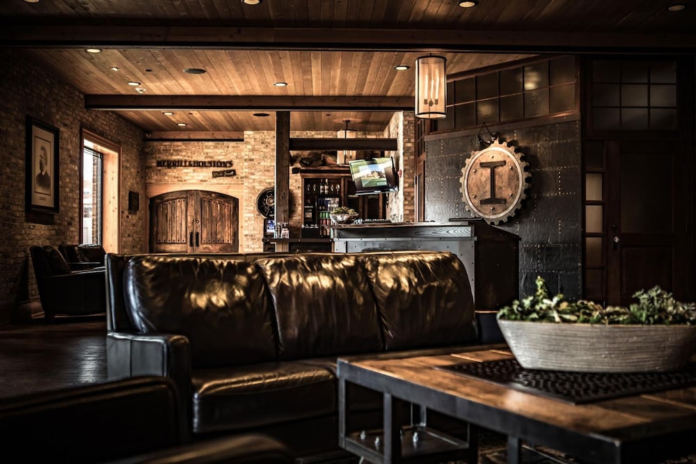 Ironworks Hotel - photo 4