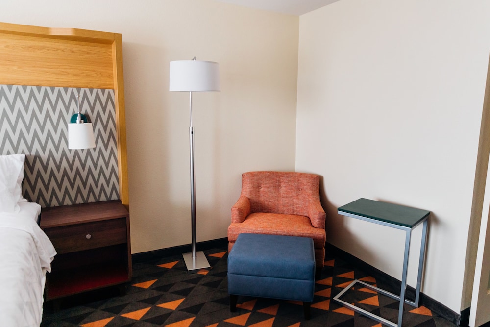 Holiday Inn & Suites Phoenix Mesa Chandler an IHG Hotel - photo 4