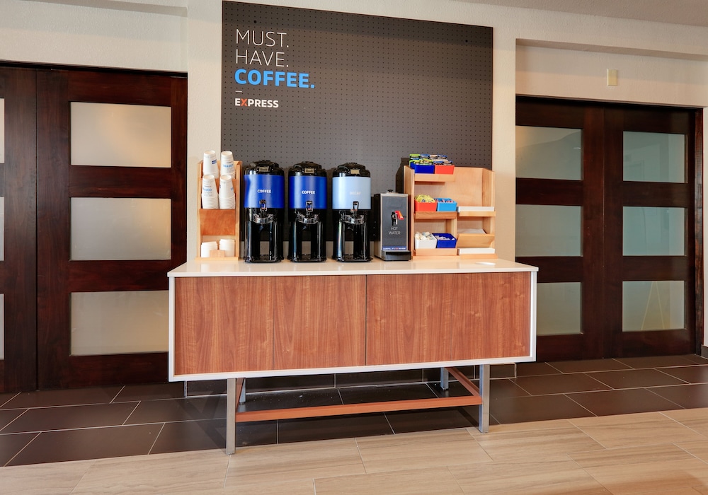 Holiday Inn Express & Suites Round Rock - photo 27