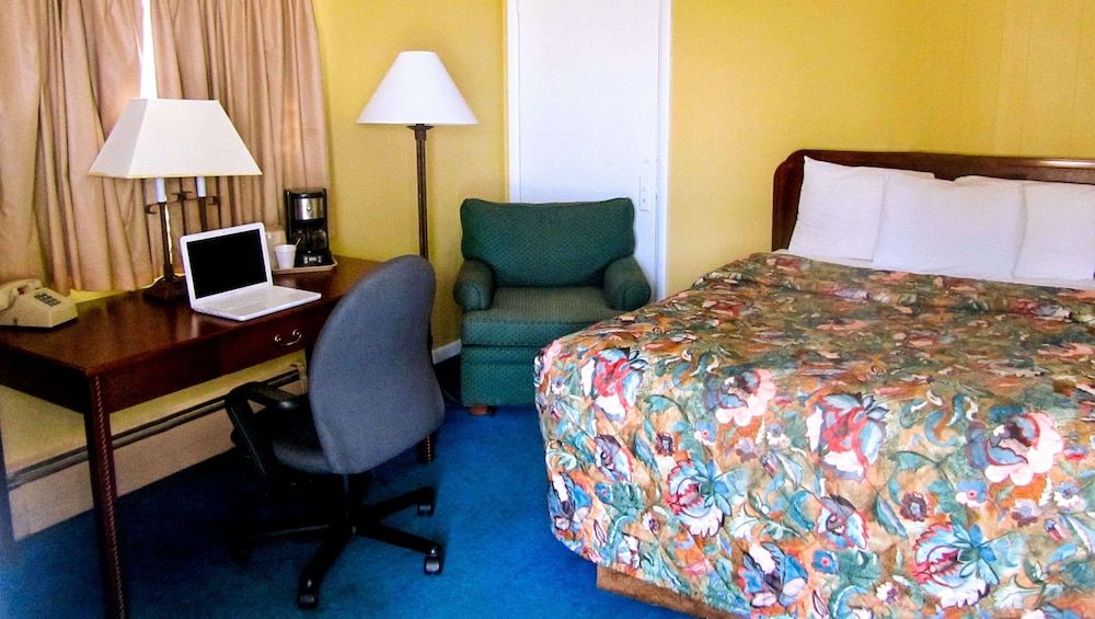 Arrowhead Motel Gillette - photo 14