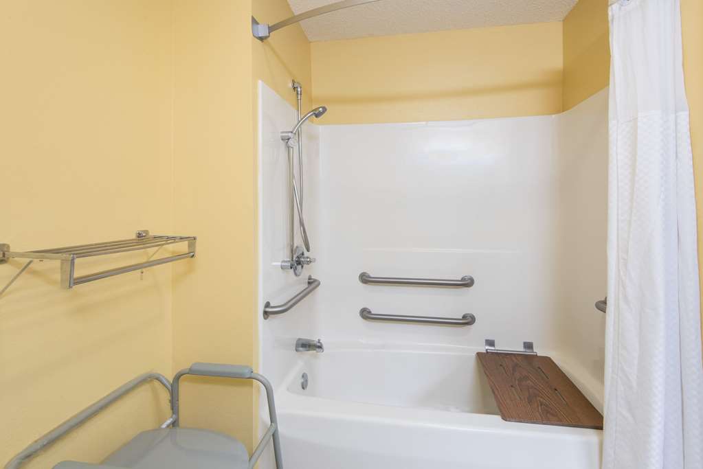 Super 8 by Wyndham Medina - photo 13