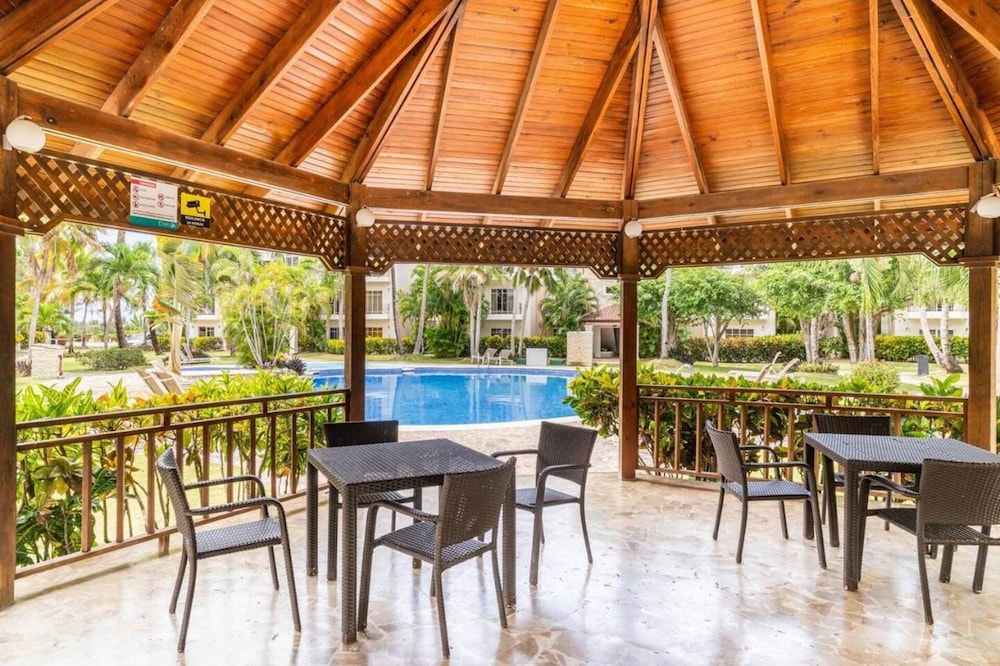 Punta Cana 1 Bed Apt Sleeps 4 with Pool & Hot Tub — 4-Star Luxury Hotel in Punta Cana, Dominican Republic