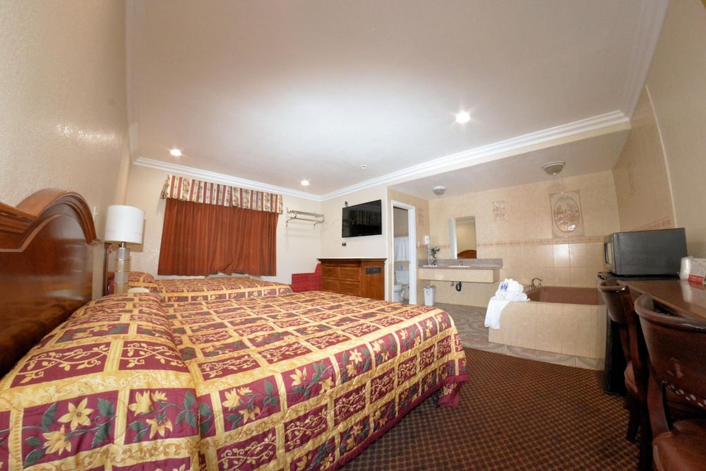 Palace Inn Oxnard - photo 22