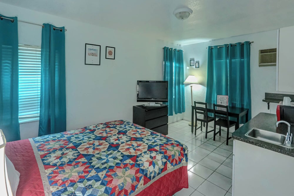 Richard's Motel - photo 22