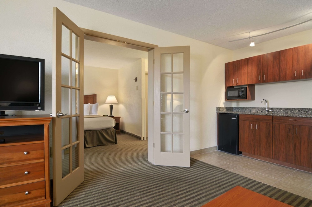 Baymont by Wyndham Macon I 75 - photo 13
