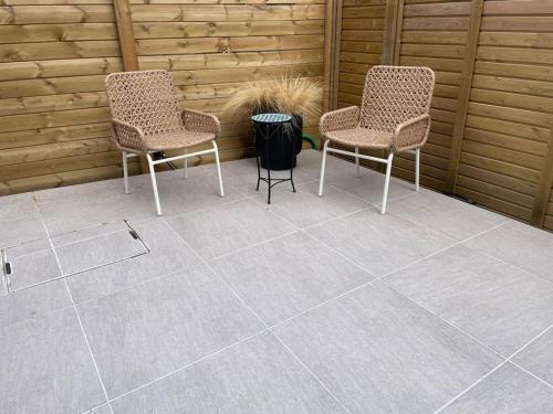 Chorlton Stylish Studio & Roof Terrace Apartments — 4-Star Luxury Hotel in Manchester, United Kingdom
