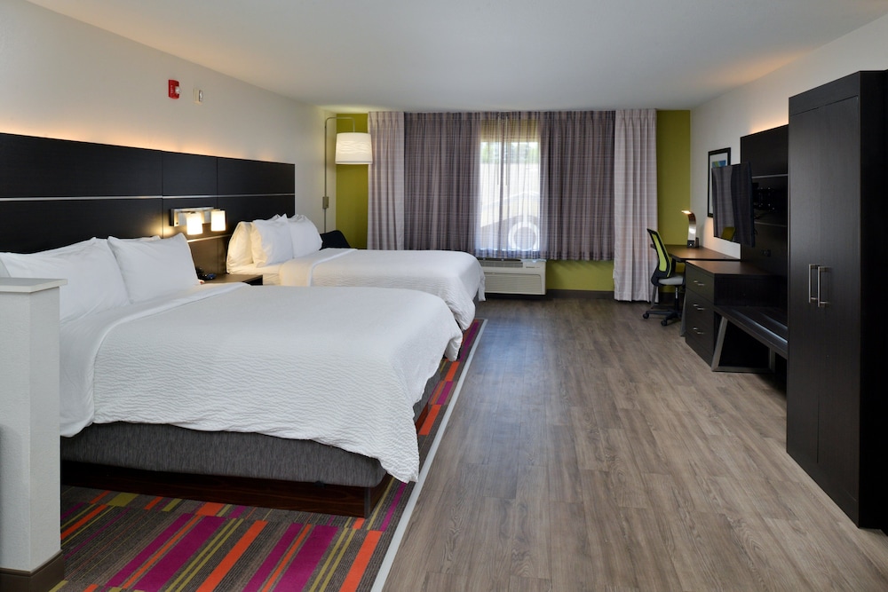 Holiday Inn Express & Suites Carthage by IHG - photo 33
