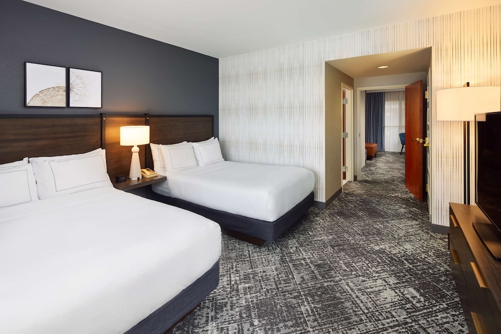 Hilton Charlotte Airport - photo 8