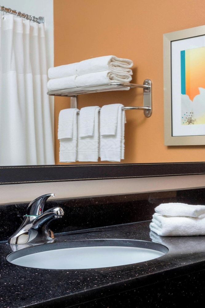 Fairfield Inn & Suites Victoria - photo 9