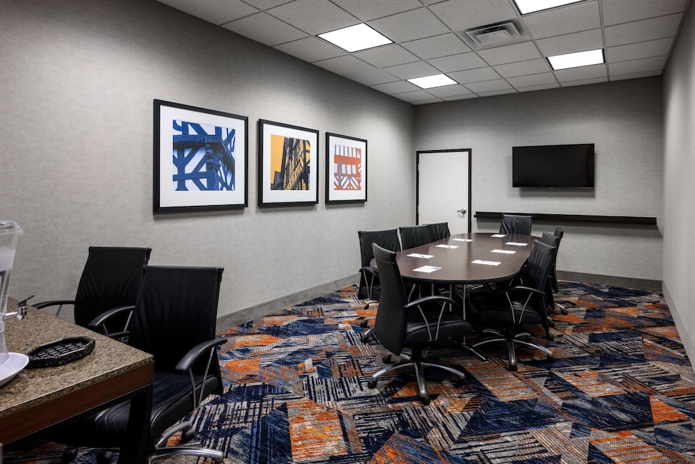 Hampton Inn Evansville Airport - photo 40