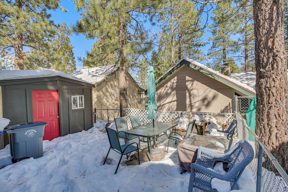 Cozy Cabin w Deck 2 Mi to Bear Mountain Resort - photo 21