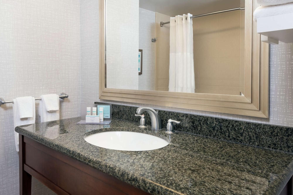 Hampton Inn & Suites Orlando Airport @ Gateway Village - photo 21