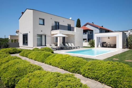 Villa Omnia by Istrialux — 4-Star Luxury Hotel in Marcana, Croatia
